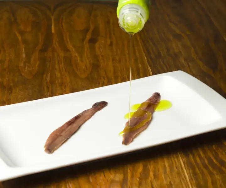Anchoas emplatadas en El Zaguán Úbeda