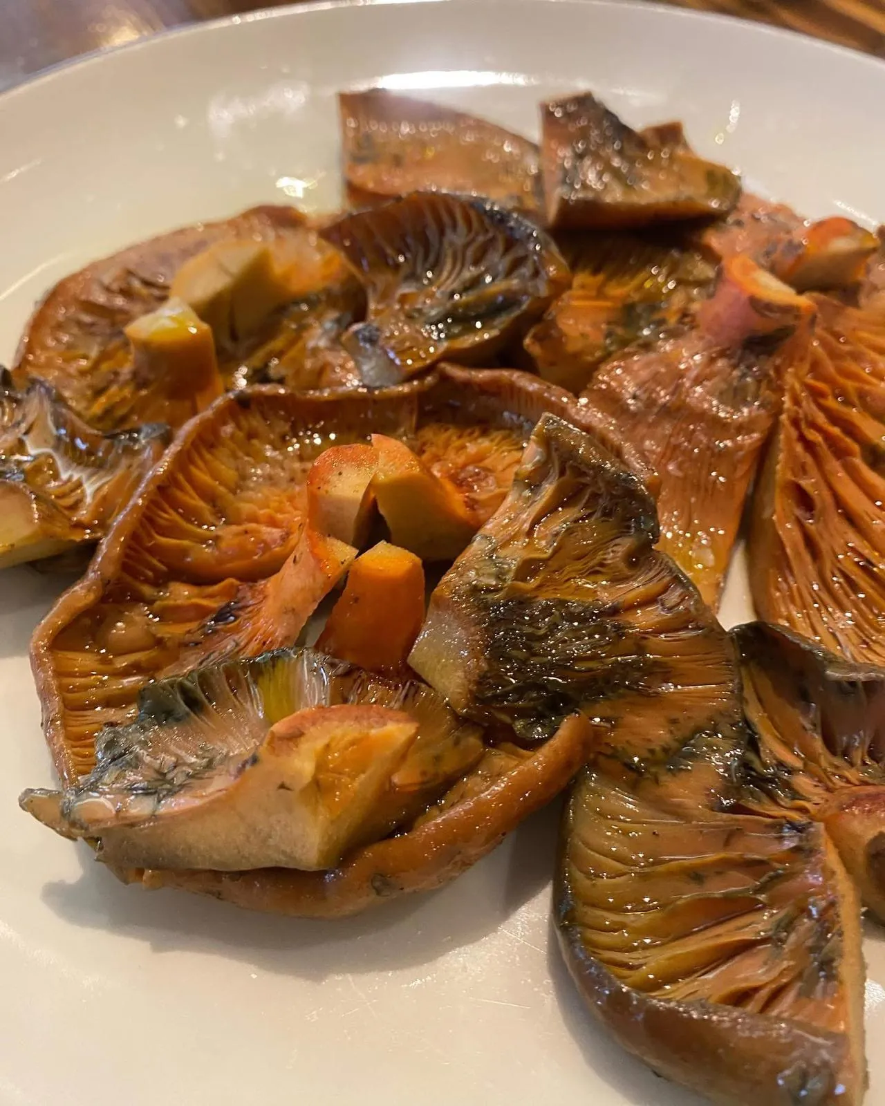 Níscalos a la plancha, cocina de mercado en el restaurante El Zaguán de Úbeda