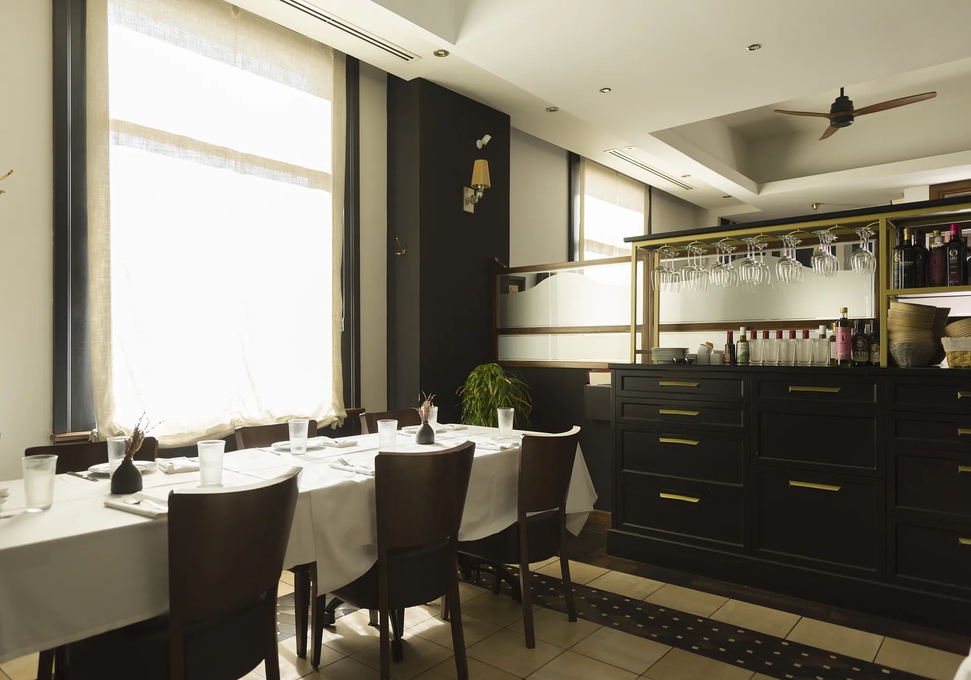 Mesas del comedor de El Zaguán